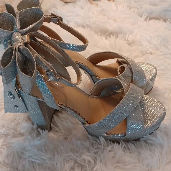 Antonio Melani Nicola bathie x Antonio Melani Lila Bow heels Silver 8M New - Picture 9 of 16